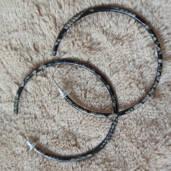 Python earring & bracelet set - Picture 3 of 5